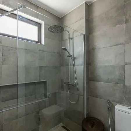 Lovelystay - Private With Pool And Garden